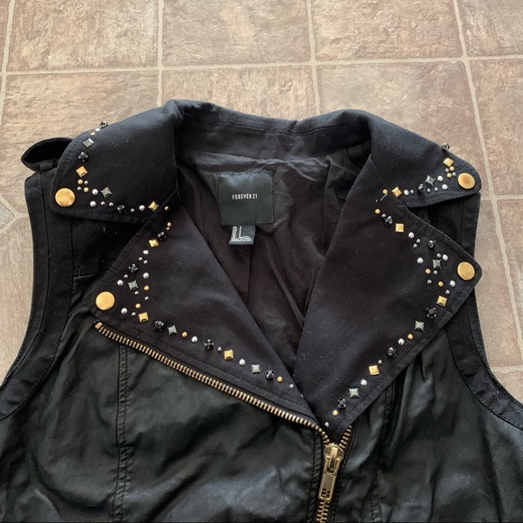 ‼️SOLD‼️black faux leather studded vest - Picture 3 of 9